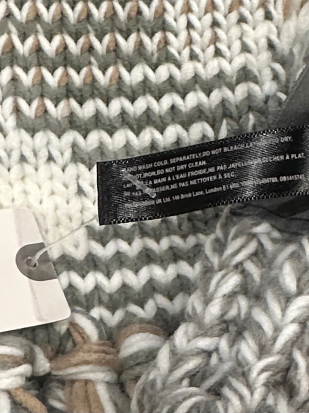Anthropologie Chunky Knit Long Fringe Scarf in Beige greyCream with pockets NWT